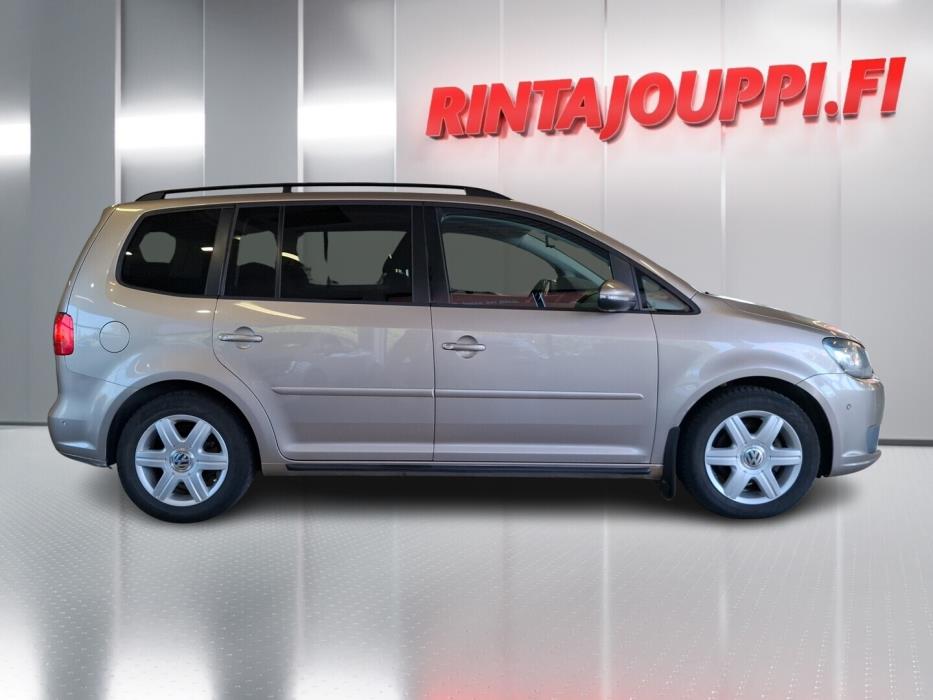 VOLKSWAGEN Touran 2011