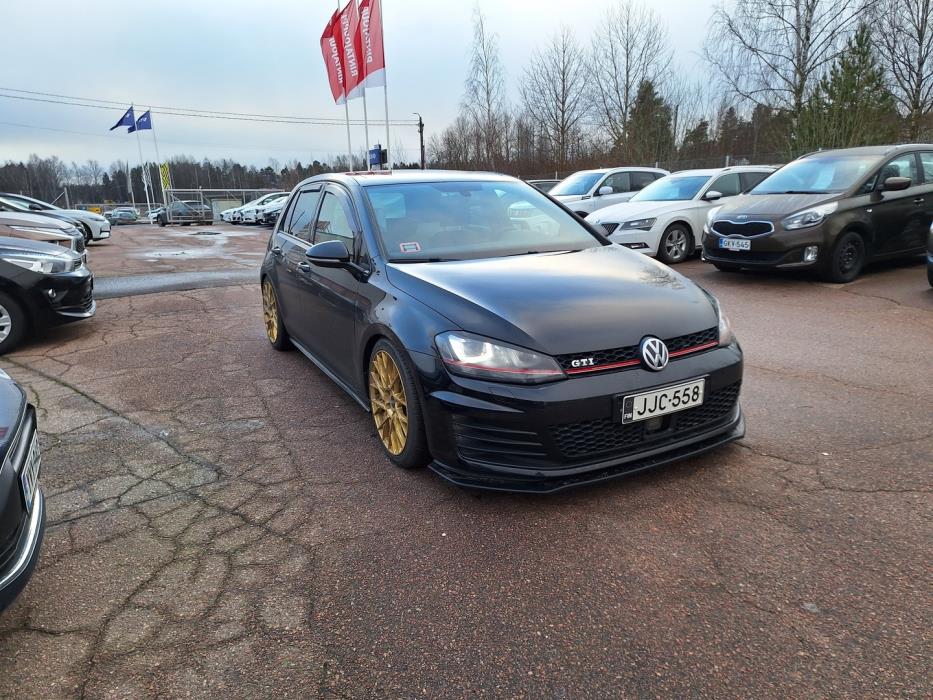 VOLKSWAGEN Golf 2014