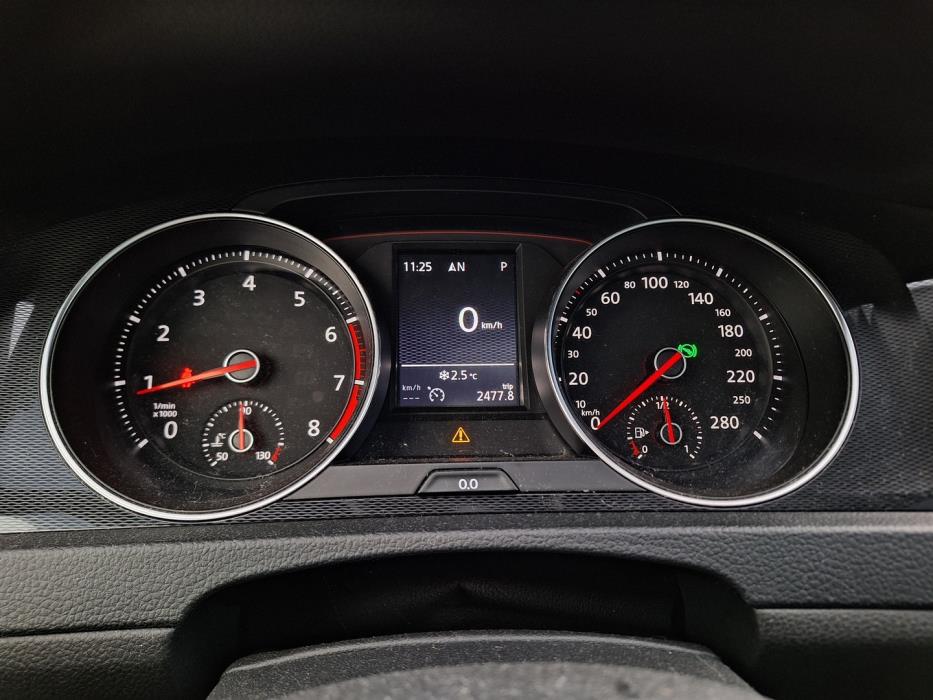 VOLKSWAGEN Golf 2014