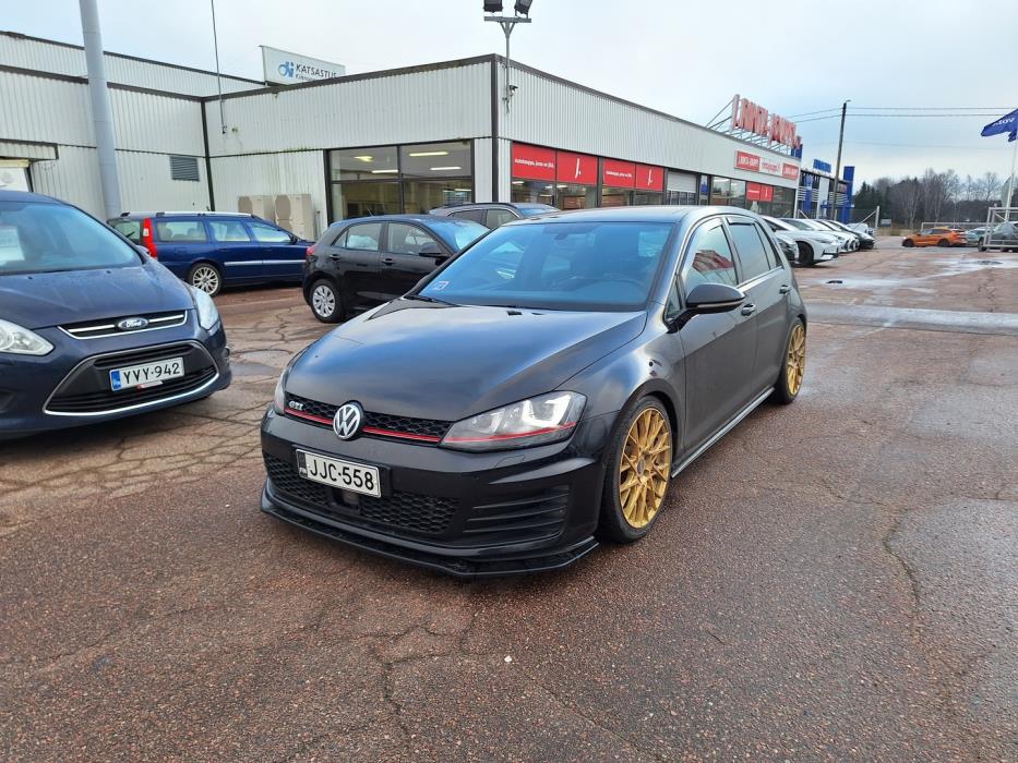 VOLKSWAGEN Golf 2014