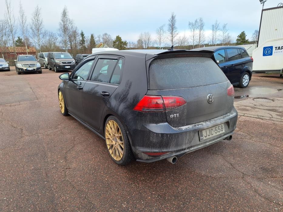 VOLKSWAGEN Golf 2014