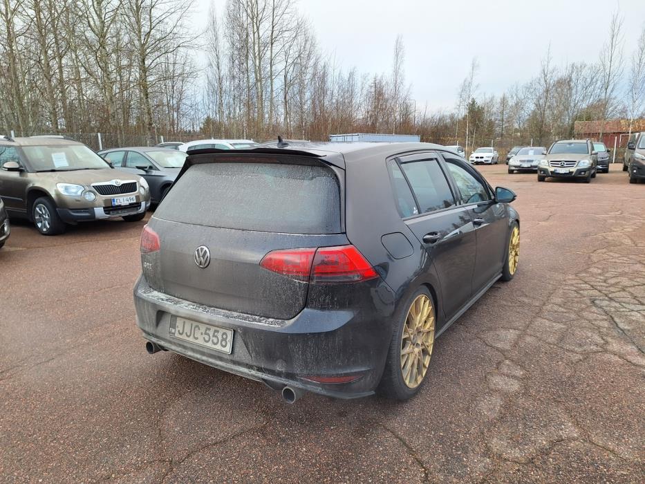 VOLKSWAGEN Golf 2014