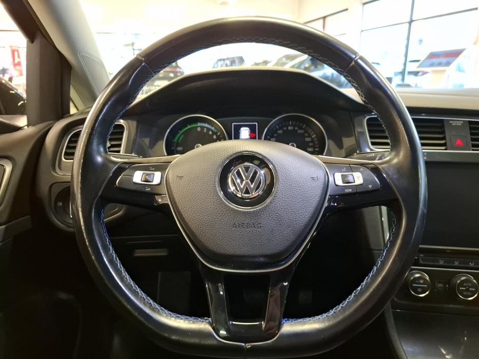 VOLKSWAGEN Golf 2019