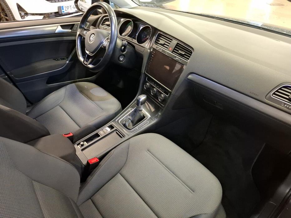 VOLKSWAGEN Golf 2019