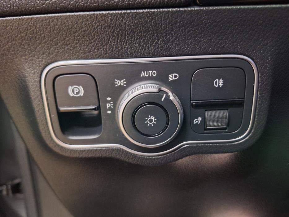 MERCEDES-BENZ EQA 2023