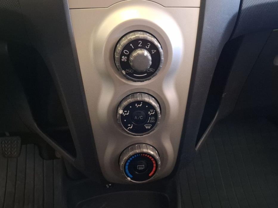 TOYOTA Yaris 2008