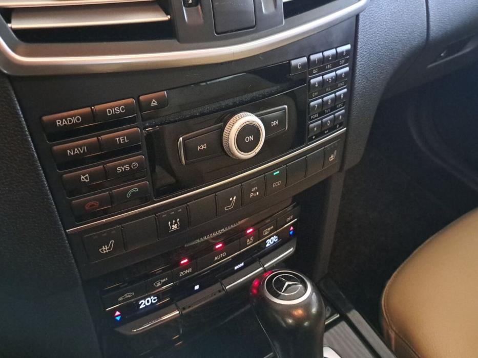 MERCEDES-BENZ E 2011