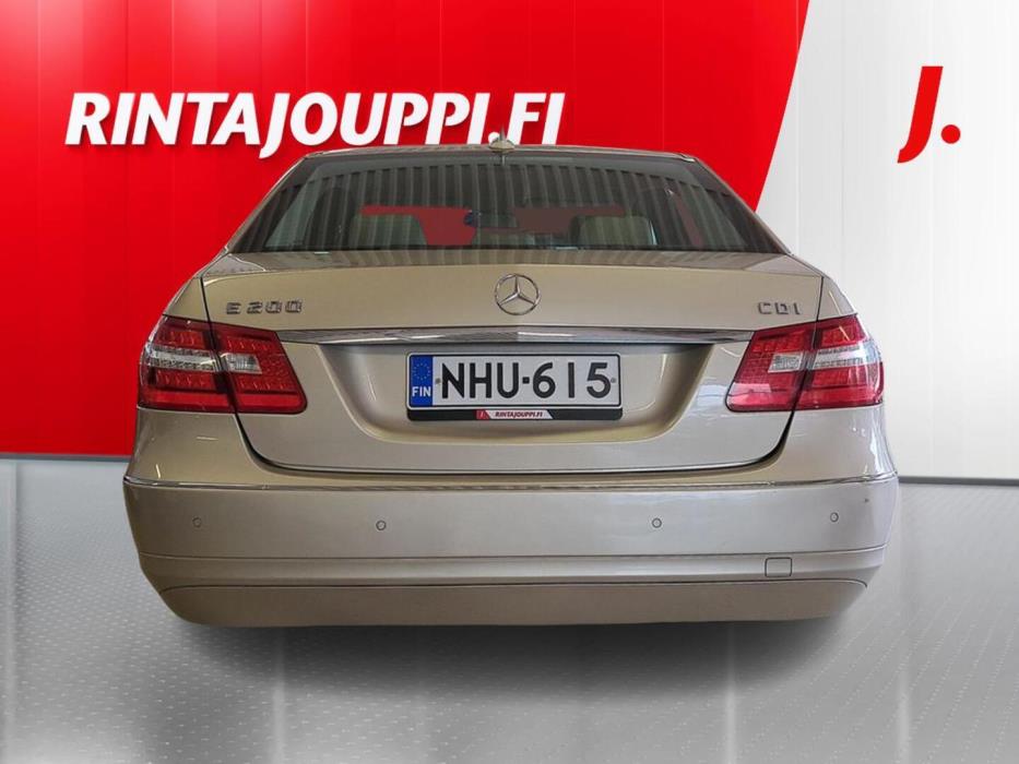 MERCEDES-BENZ E 2011