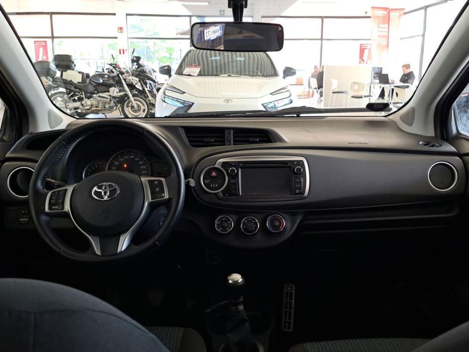 TOYOTA Yaris 2011