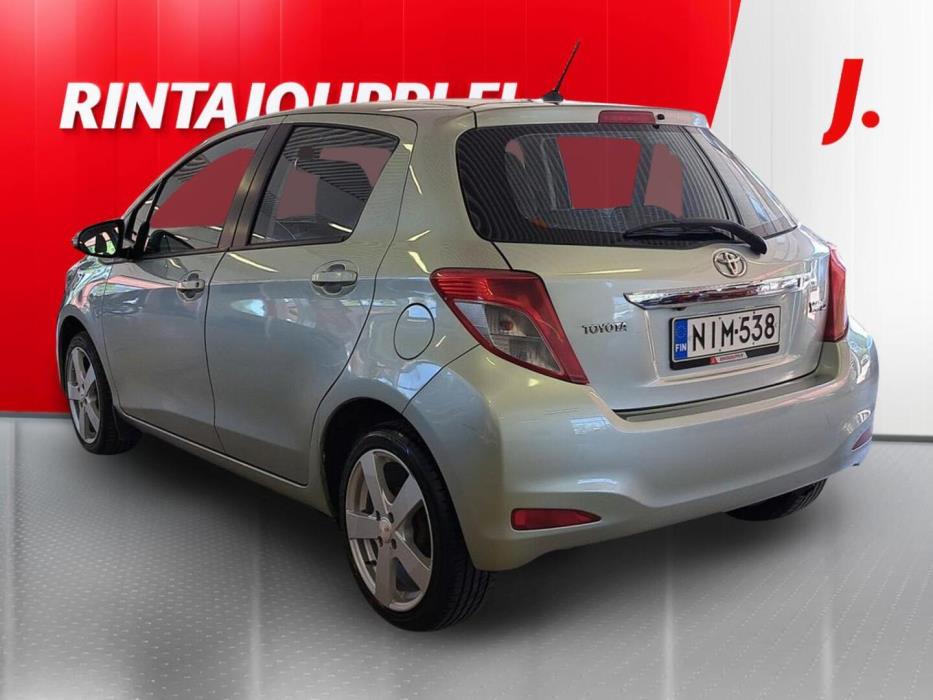 TOYOTA Yaris 2011