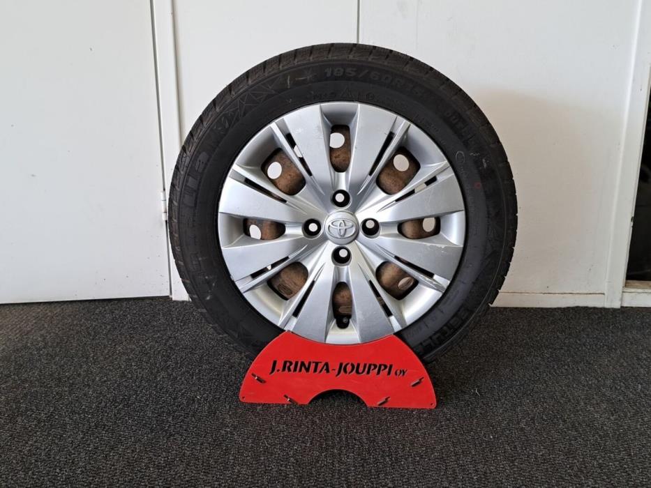 TOYOTA Yaris 2011