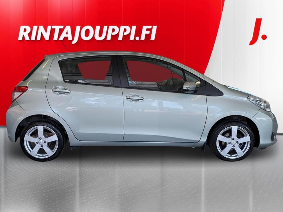 TOYOTA Yaris 2011