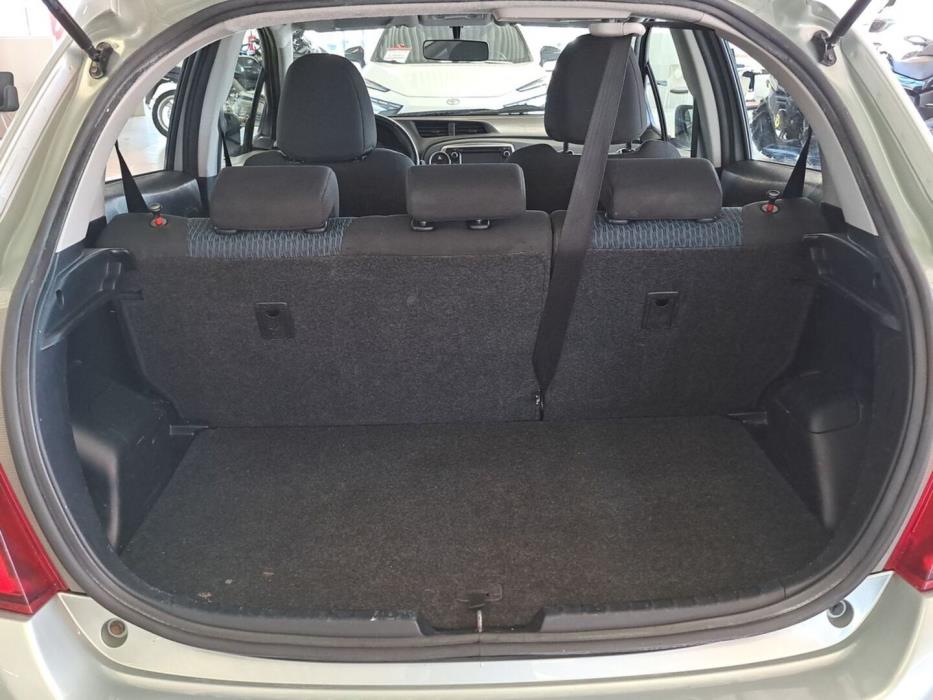 TOYOTA Yaris 2011