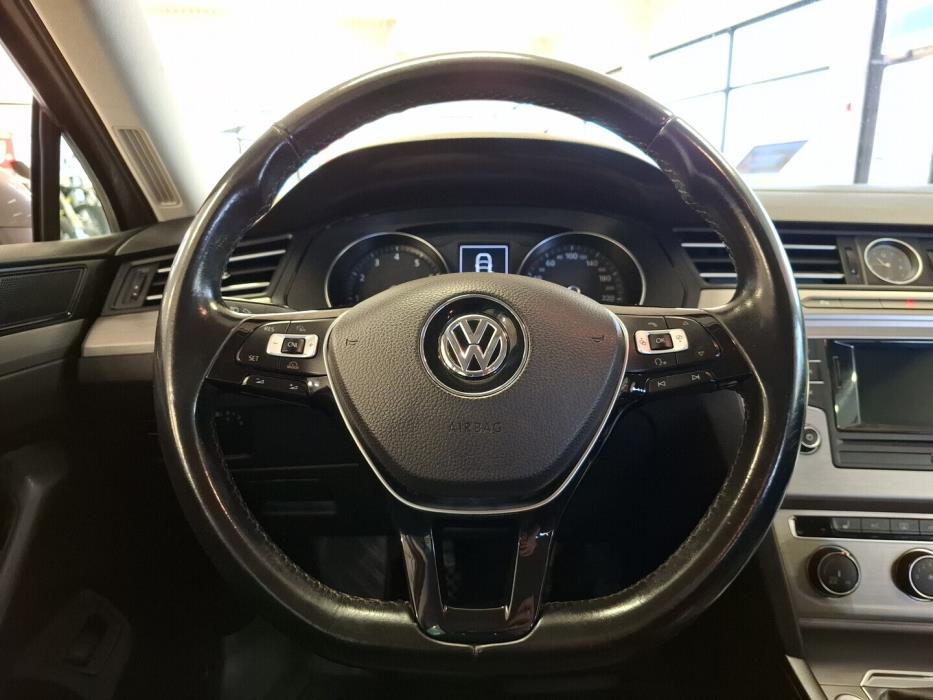 VOLKSWAGEN Passat 2017