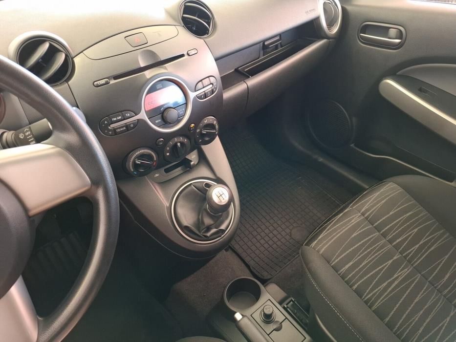MAZDA 2 2010