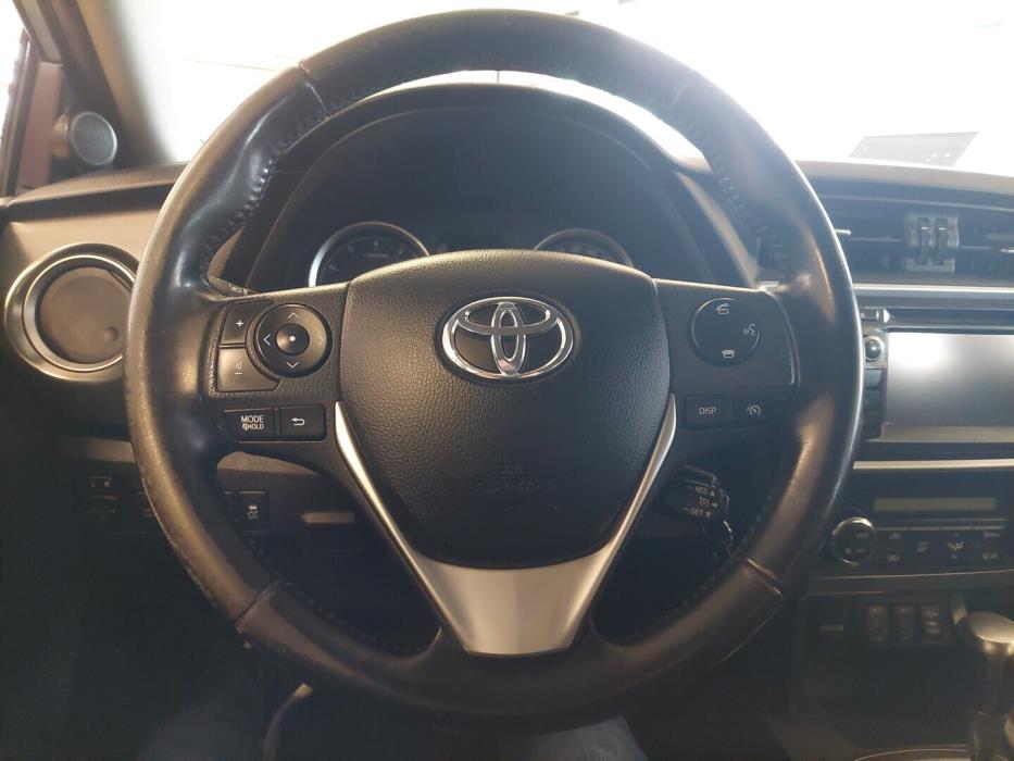 TOYOTA Auris 2014