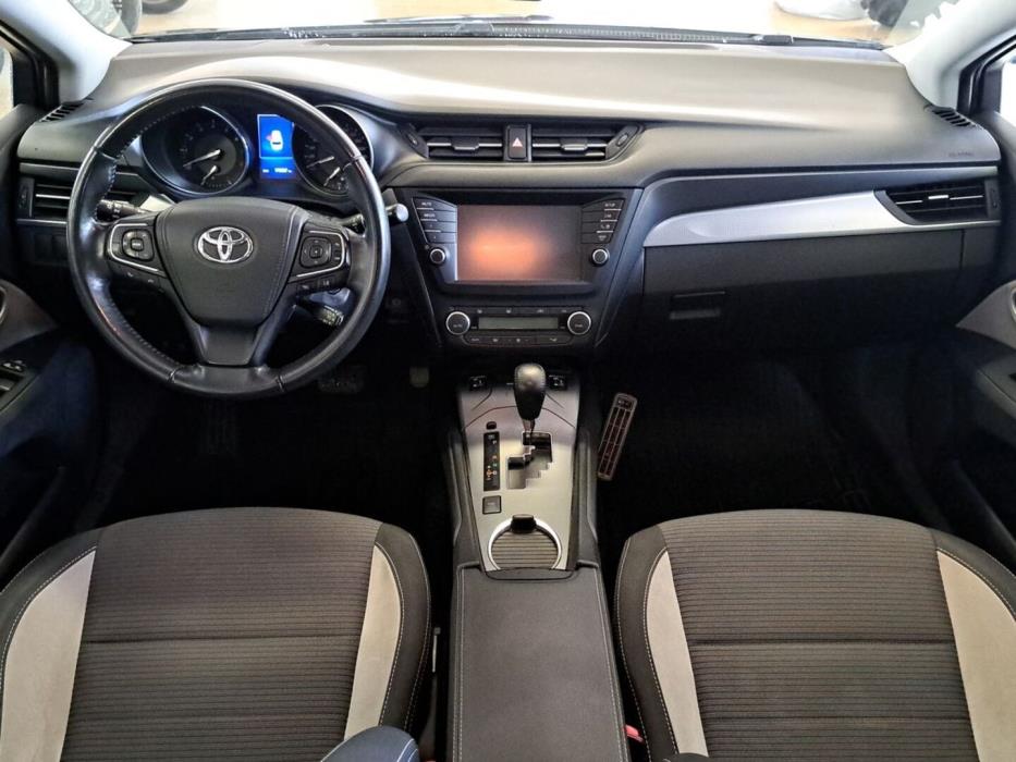 TOYOTA Avensis 2015