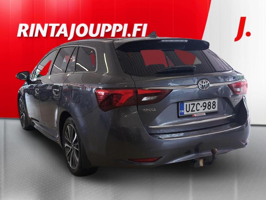 TOYOTA Avensis 2015