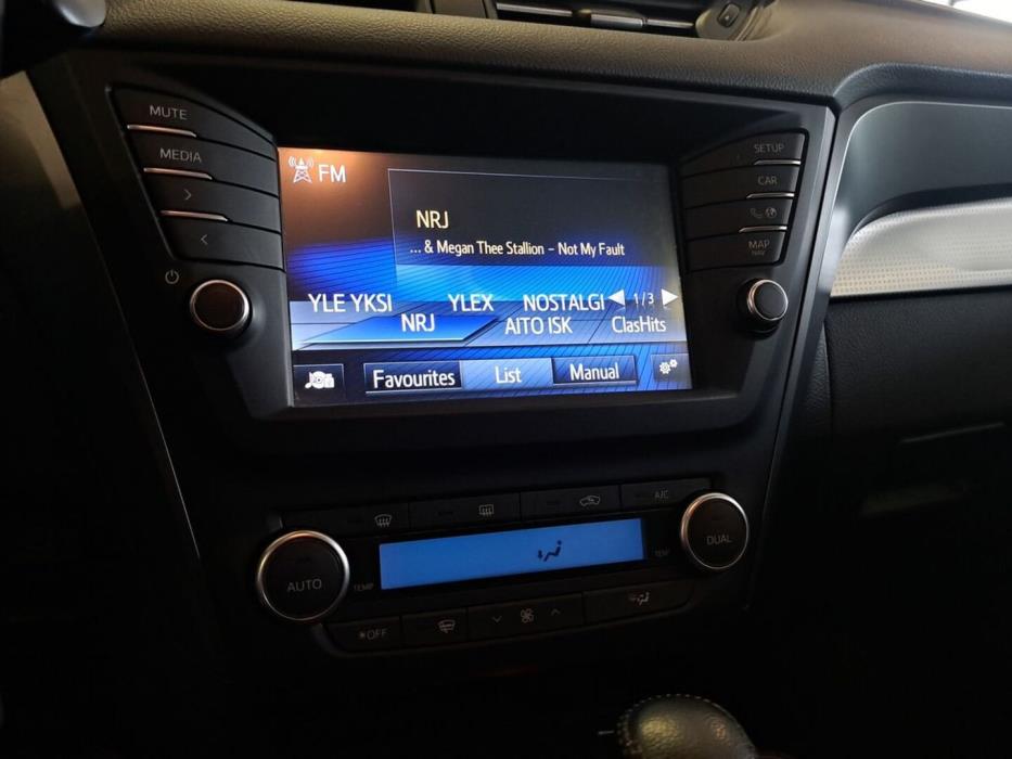 TOYOTA Avensis 2015