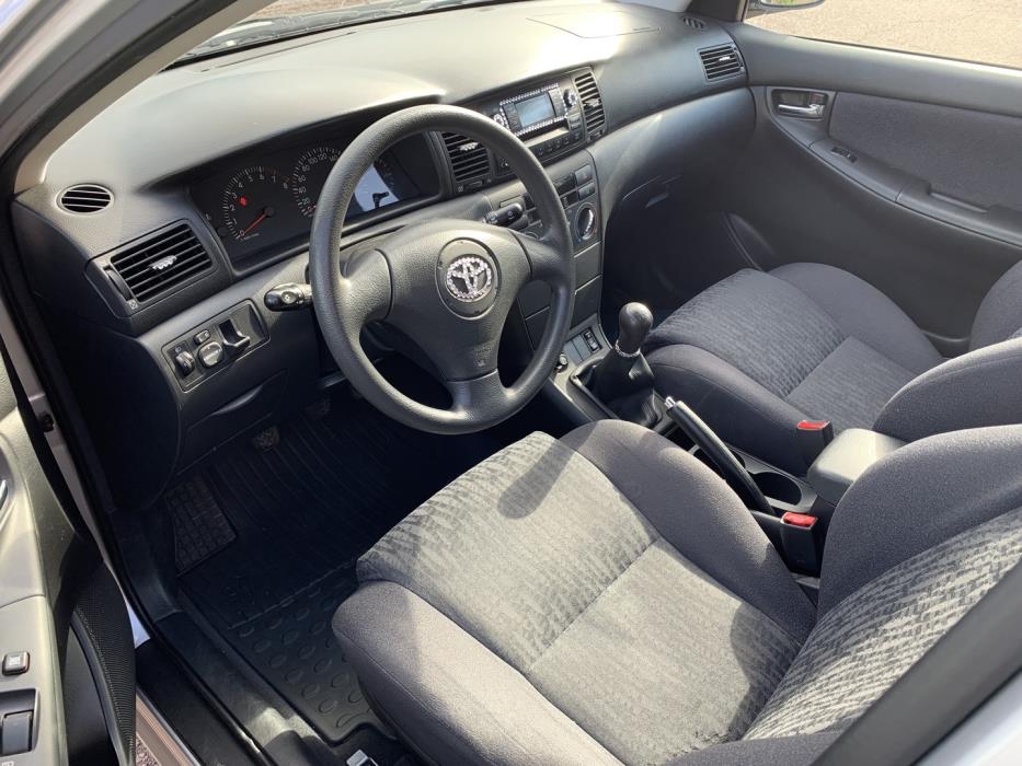 TOYOTA Corolla 2002
