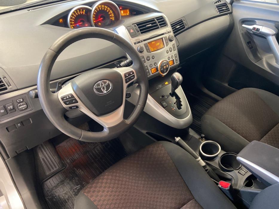 TOYOTA Verso 2010