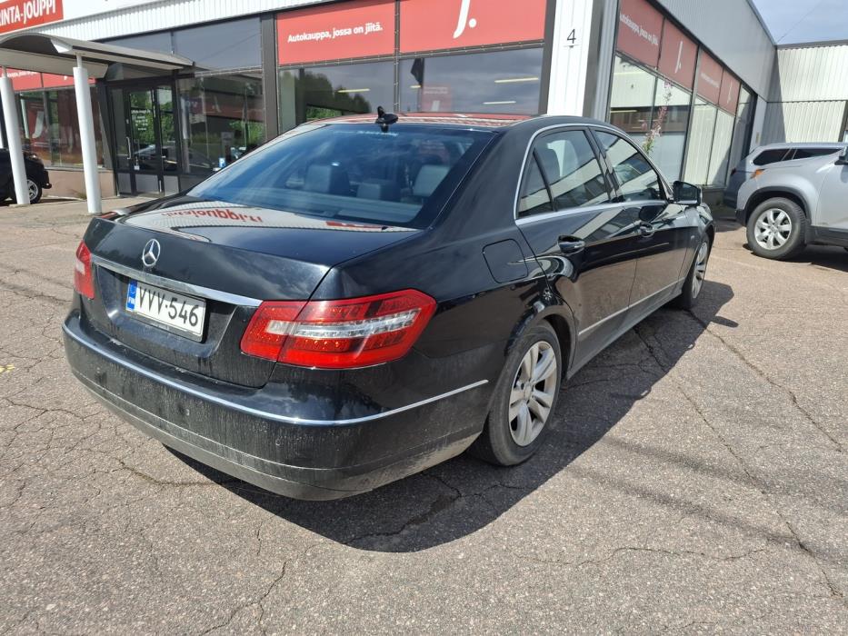 MERCEDES-BENZ E 2012