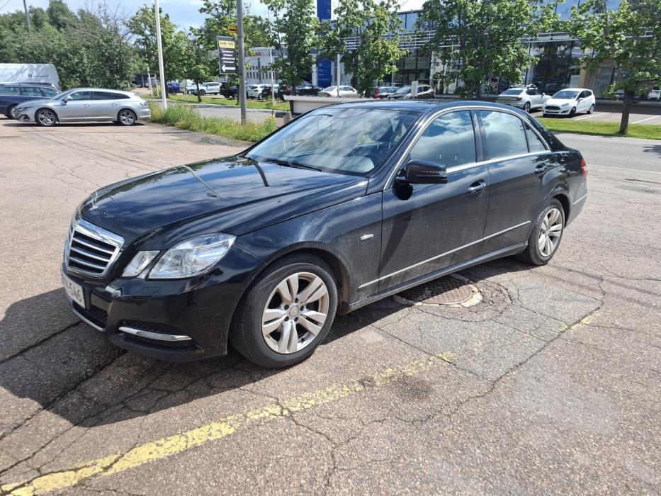 MERCEDES-BENZ E 2012