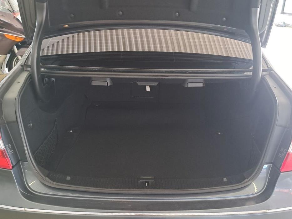 MERCEDES-BENZ E 2009