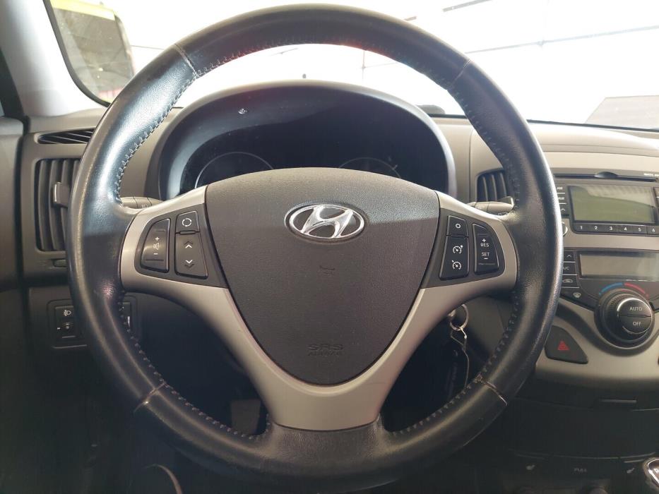 HYUNDAI i30 2011
