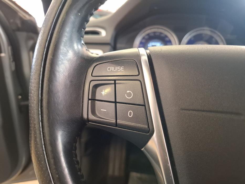 VOLVO V70 2012