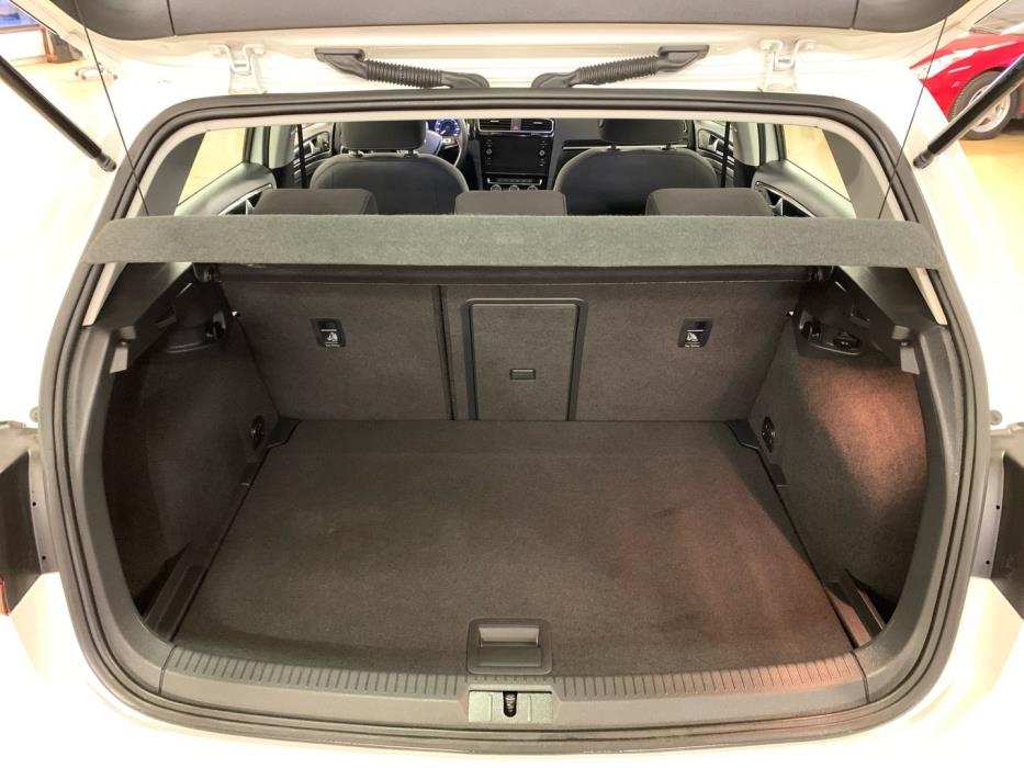 VOLKSWAGEN Golf 2018