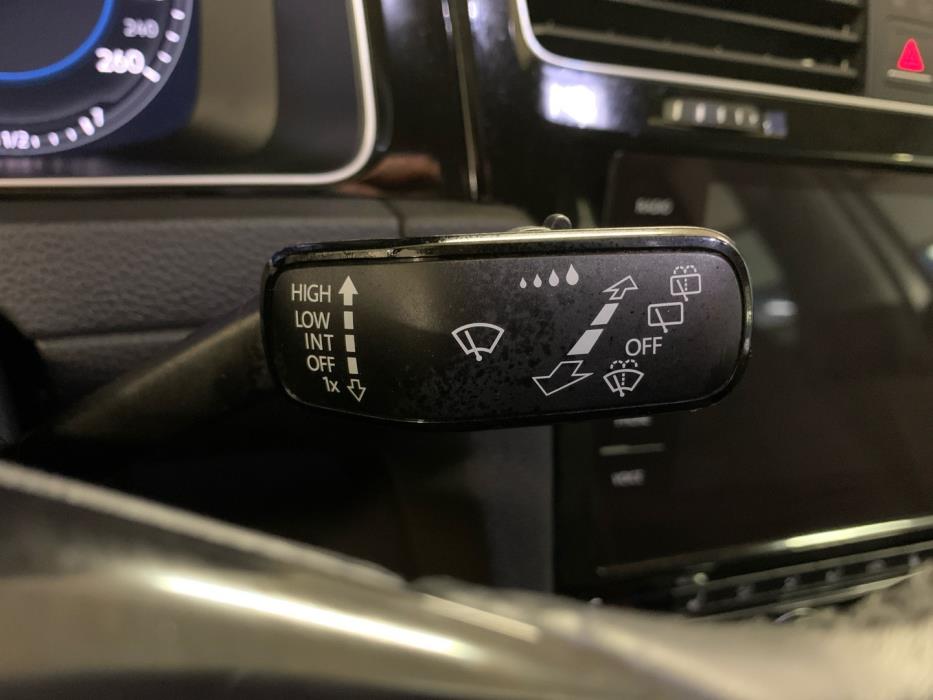 VOLKSWAGEN Golf 2018