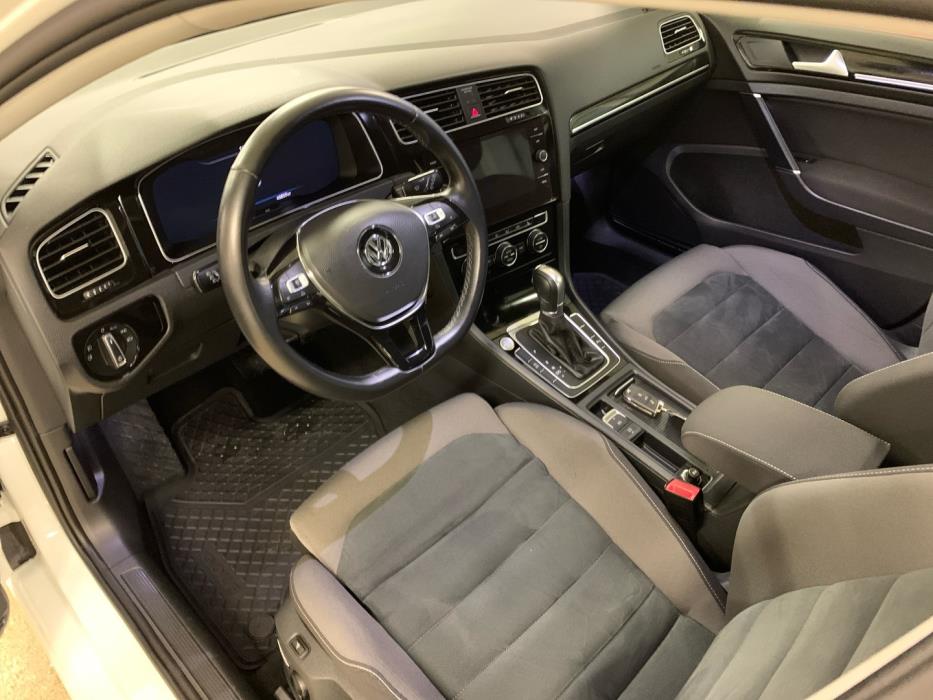 VOLKSWAGEN Golf 2018