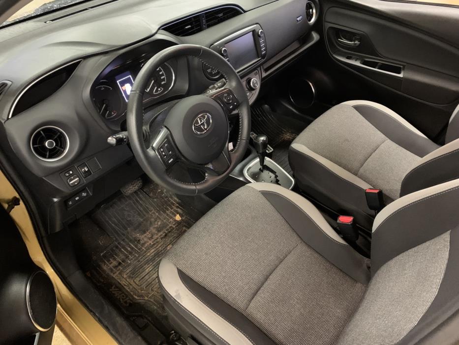 TOYOTA Yaris 2019