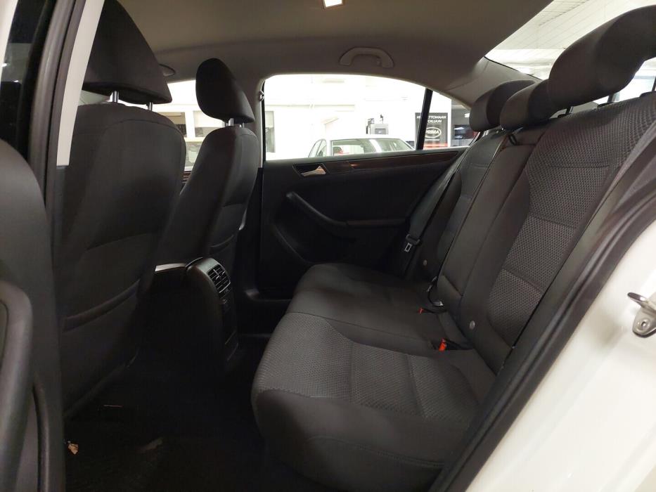 VOLKSWAGEN Jetta 2017