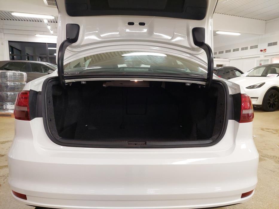 VOLKSWAGEN Jetta 2017