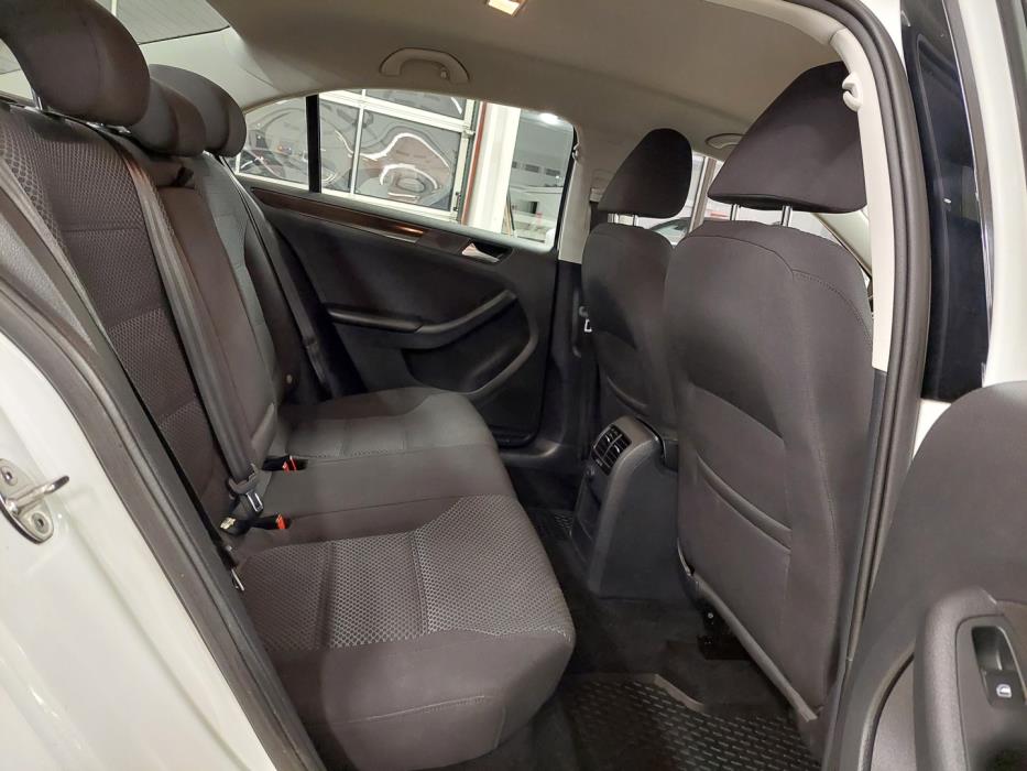 VOLKSWAGEN Jetta 2017