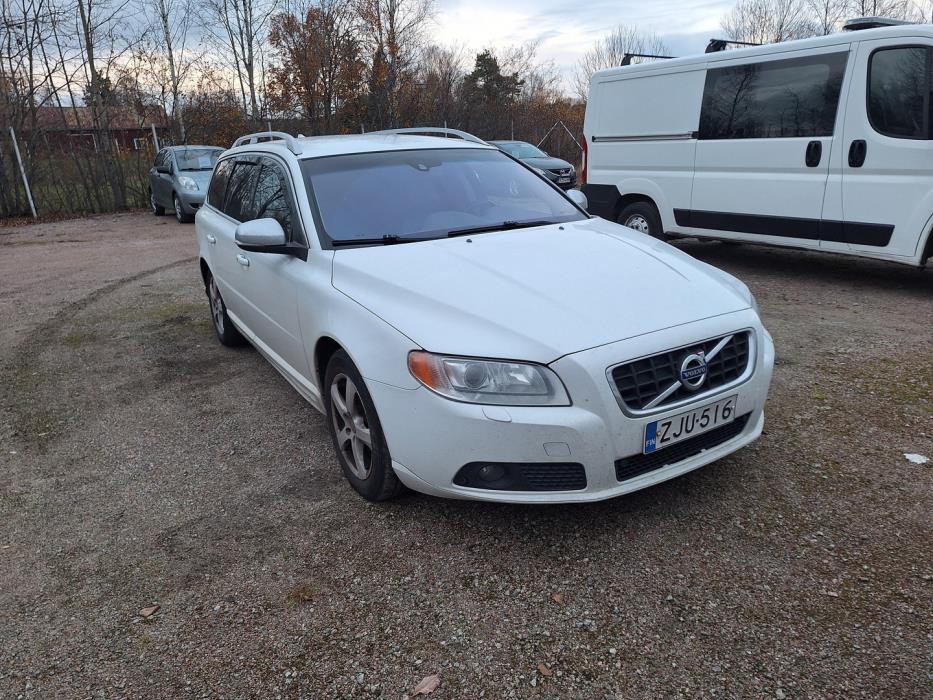 VOLVO V70 2013