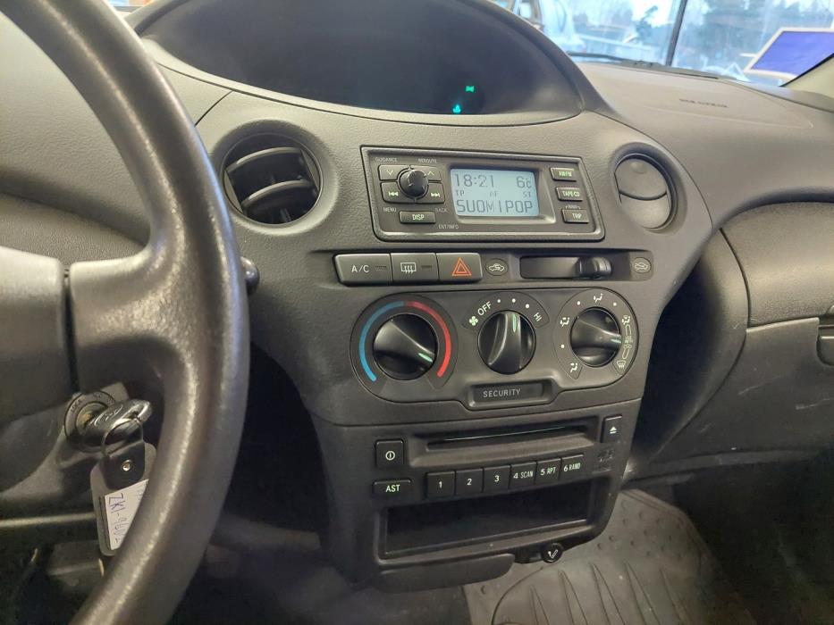 TOYOTA Yaris 2005