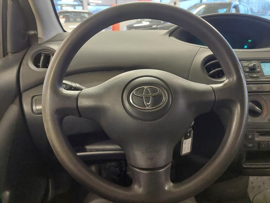 TOYOTA Yaris 2005