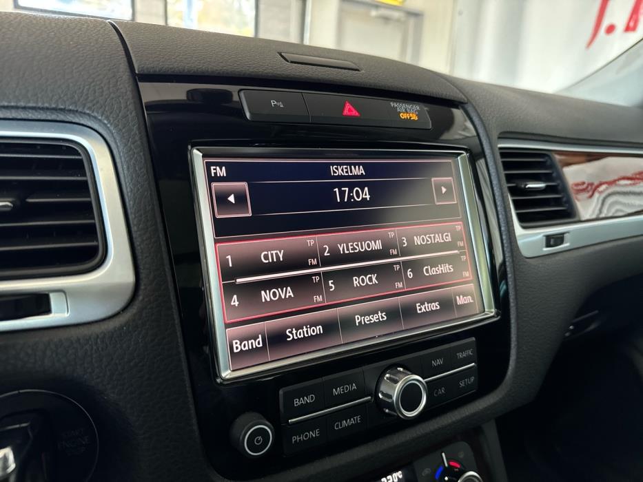 VOLKSWAGEN Touareg 2011