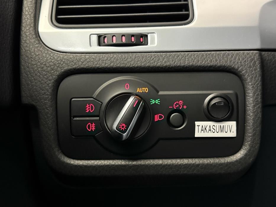 VOLKSWAGEN Touareg 2011