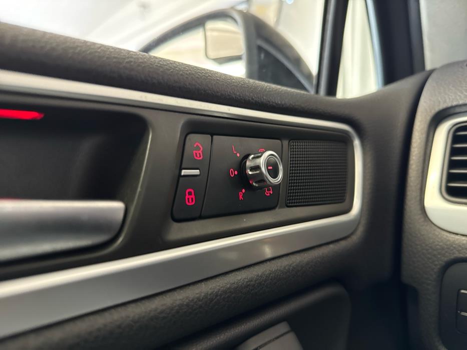 VOLKSWAGEN Touareg 2011