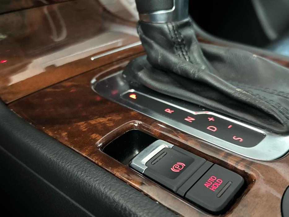 VOLKSWAGEN Touareg 2011