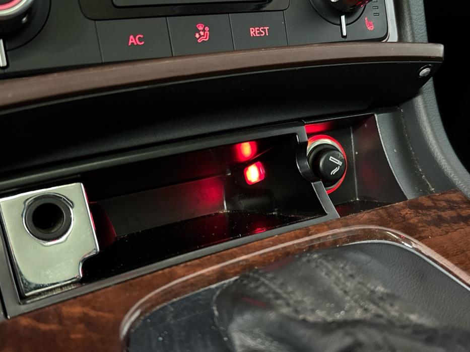 VOLKSWAGEN Touareg 2011