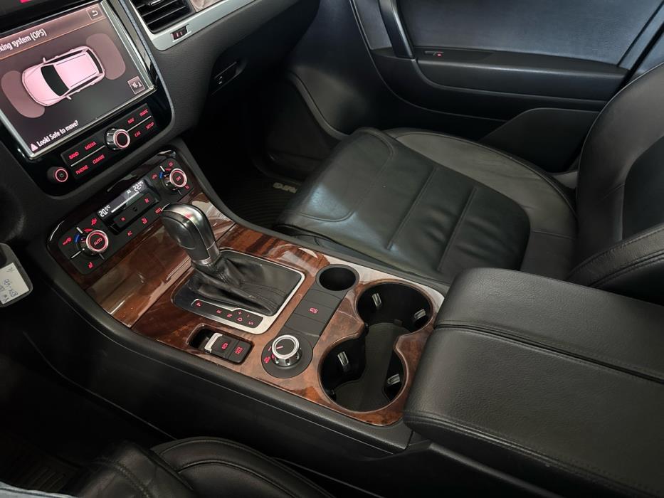 VOLKSWAGEN Touareg 2011