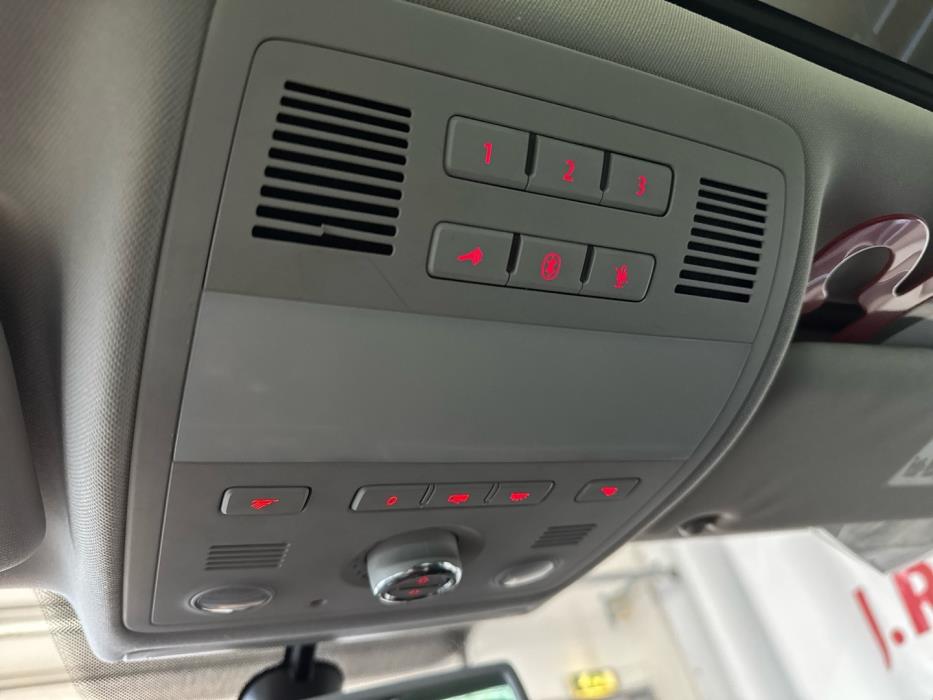 VOLKSWAGEN Touareg 2011