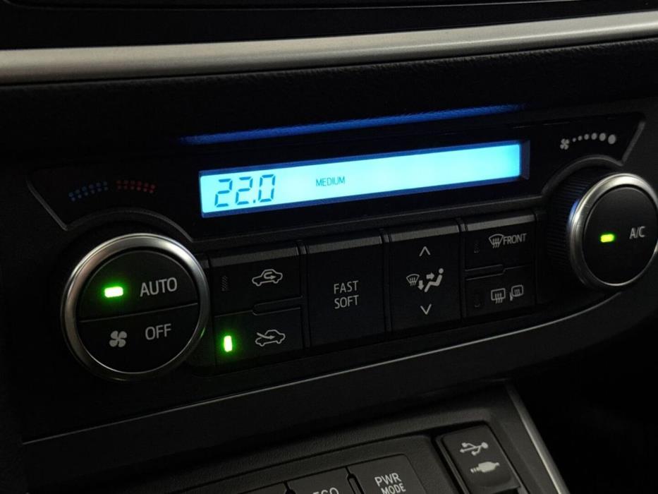 TOYOTA Auris 2014