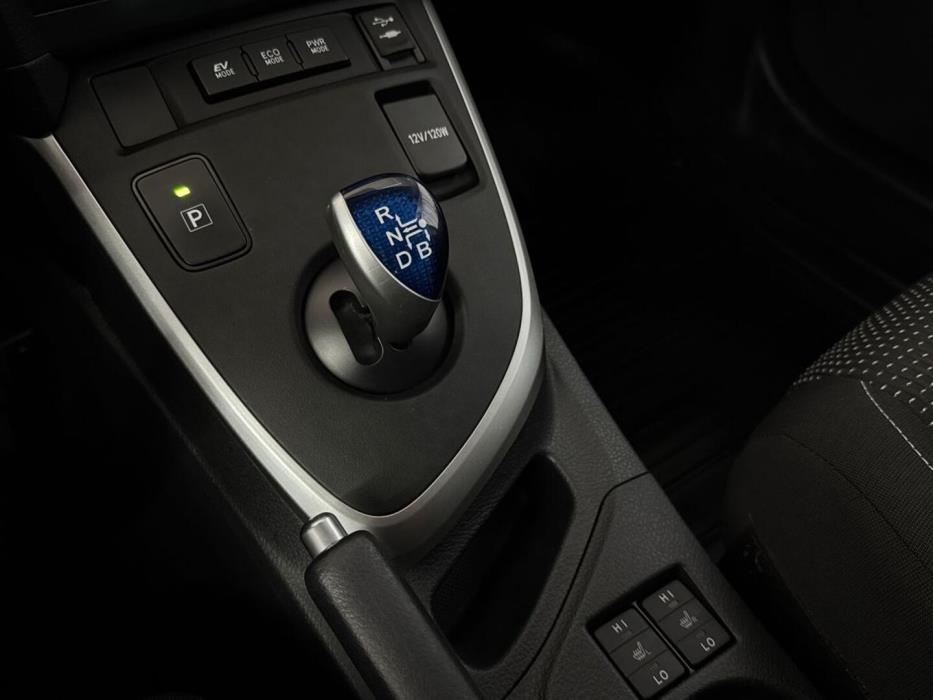 TOYOTA Auris 2014