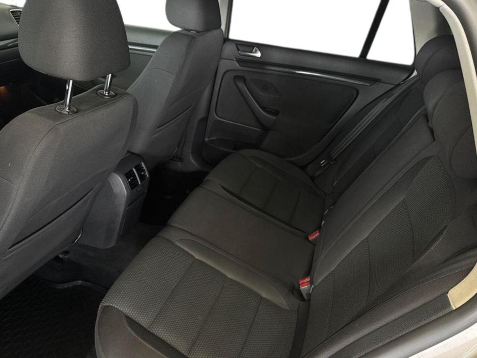 VOLKSWAGEN Golf 2012